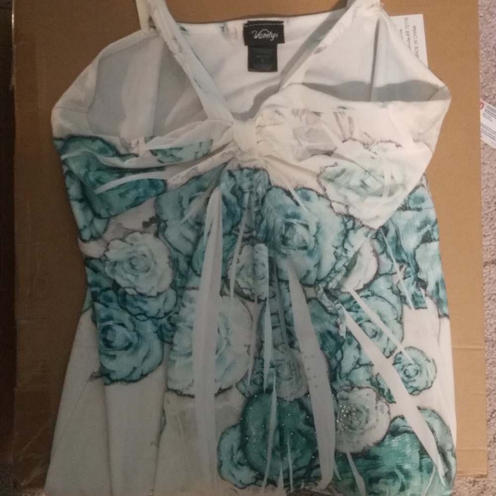 Sleeveless fancy top